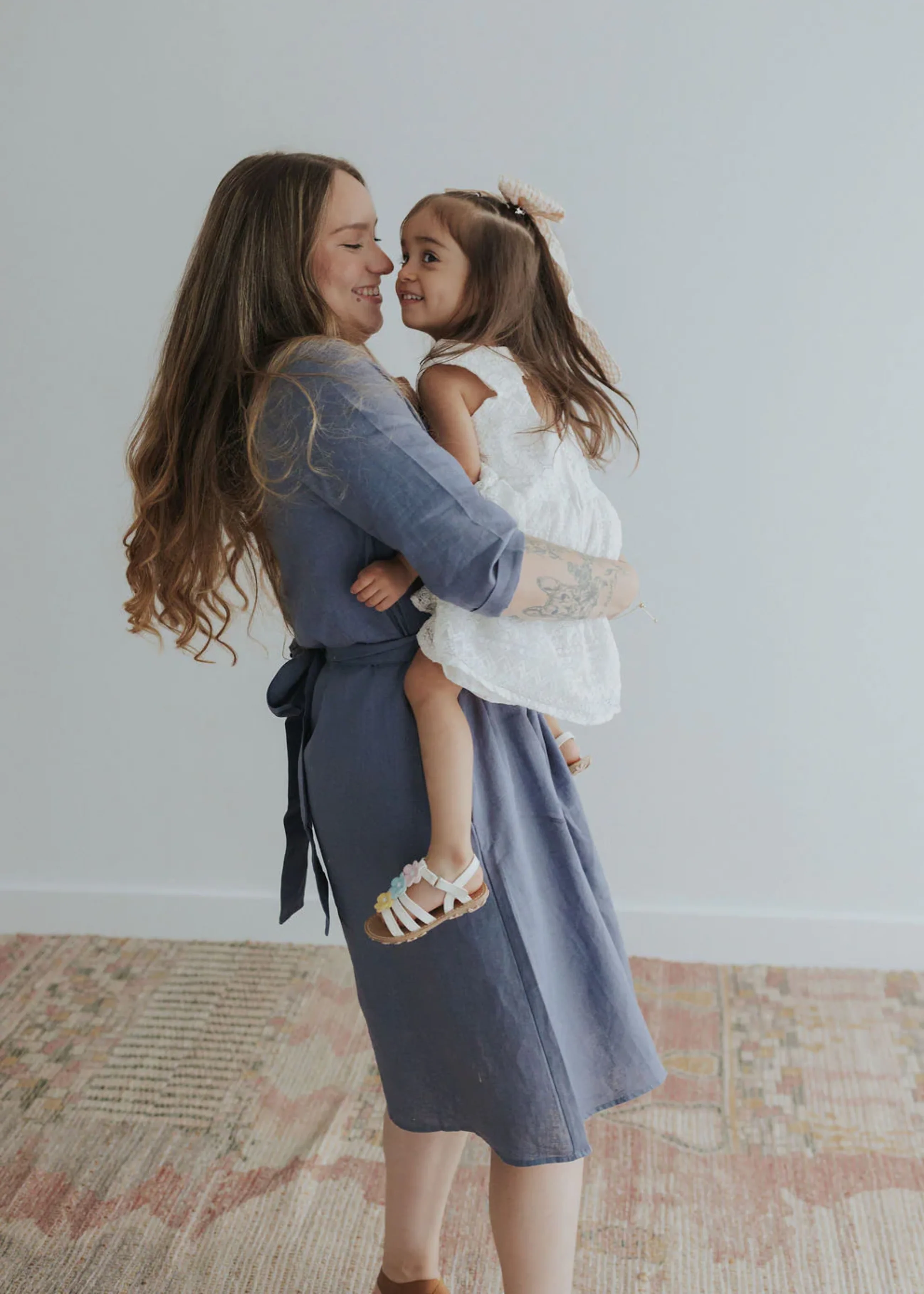 Faye Dress in Linen - Image 39